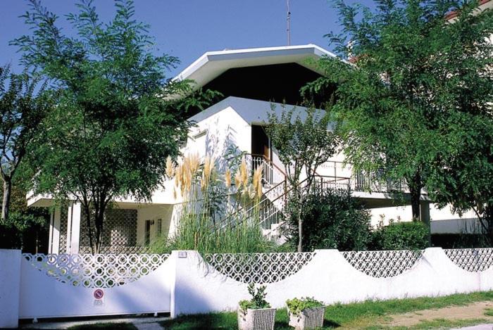 Villa Ca'Bianca Бибионе Экстерьер фото